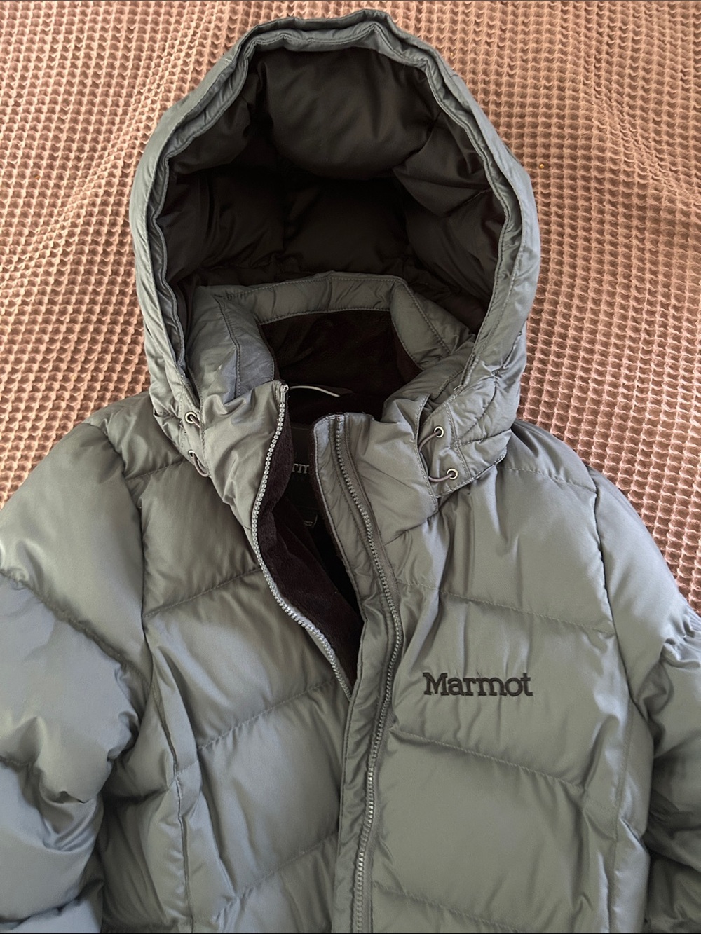 Marmot women’s Hooded Puffer Jacket in Light Gray